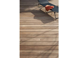 Terrassendiele Guyana Teak unbehandelt beidseitig glatt gehobelt Stauseeholz Stirnseite gefast - 25 x 140 mm Terrassendiele Guyana Teak unbehandelt beidseitig glatt gehobelt Stauseeholz Stirnseite gefast - 25 x 140 mm