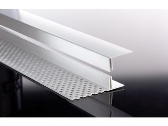 Heering Lüftungsprofil 80mm 6000mm verkehrsweiß 0617 für Mammut Paneele Heering Lüftungsprofil 80mm 6000mm verkehrsweiß 0617 für Mammut Paneele