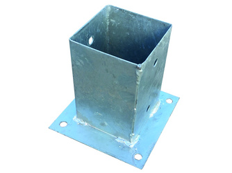 Pfostenträger zum Aufschrauben 9x9cm feuerverzinkt mit rechteckiger Grundplatte Pfostenträger zum Aufschrauben 9x9cm feuerverzinkt mit rechteckiger Grundplatte