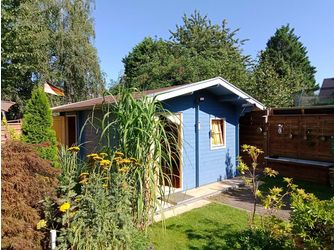 Blockhaus H28-3842-2ET-EF Skand. Fichte Satteldach, Stärke: 28mm, 380x420cm