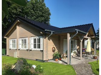 Blockhaus Sauerland Skand. Fichte Satteldach, Stärke: 94mm, 1049,50x749cm