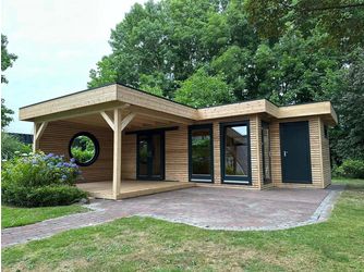 Gartenhaus Cara Fiesta 7839 F+355 AN Skand. Fichte / Thermoholz Flachdach, Stärke: 25mm, 390x635cm