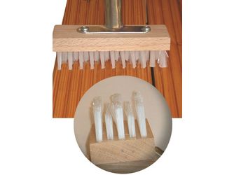Reinigungsbürste für Terrassendielen
