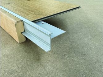 Treppenkantenprofil Podest Aluminium eloxiert Silber 1350x50x34 mm