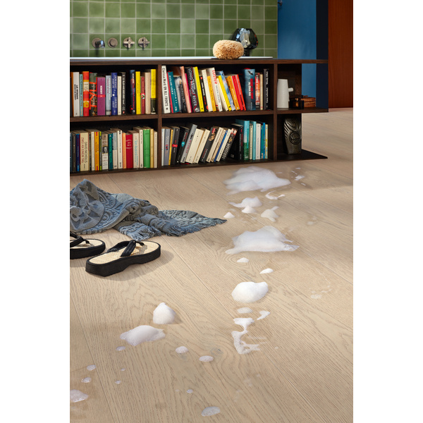 Lindura Furnierboden Eiche lebhaft milchcreme Landhausdiele lackiert - HD 400