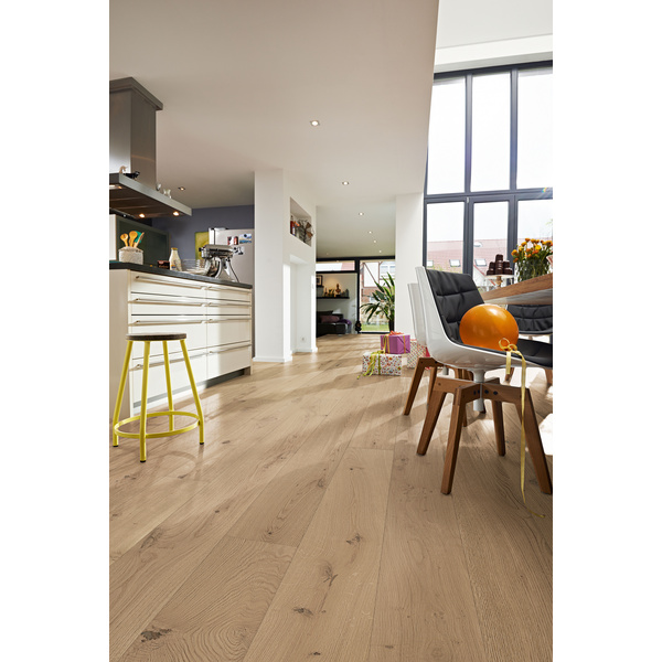 Lindura Furnierboden Eiche lebhaft creme Landhausdiele lackiert - HD 400