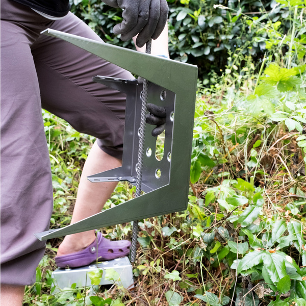 Hangstufe 20 x 20cm Stahl verz. mit Griffmulde Oberfläche gelocht