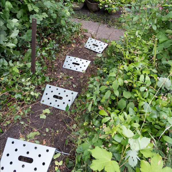 Hangstufe 20 x 20cm Stahl verz. mit Griffmulde Oberfläche gelocht