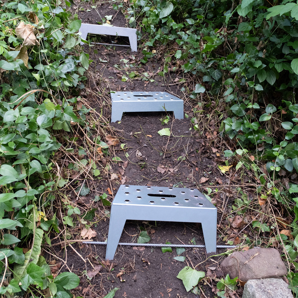 Hangstufe 20 x 29cm Stahl verz. mit Griffmulde Oberfläche gelocht