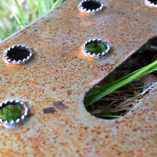 Hangstufe 20 x 29cm Stahl roh mit Griffmulde Oberfläche gelocht