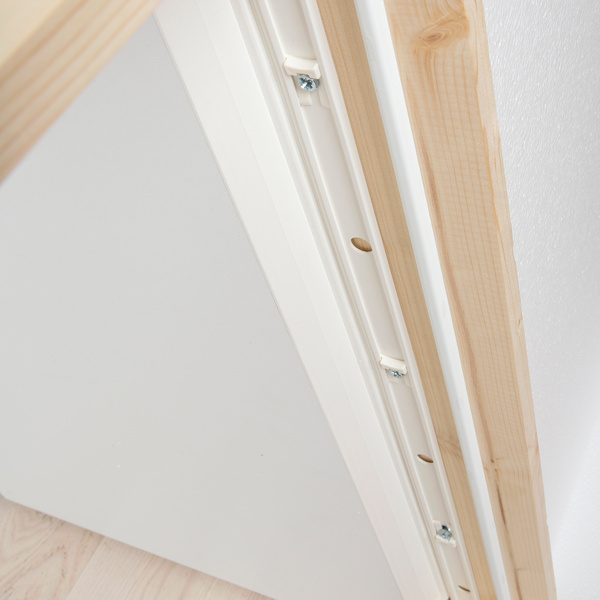 Kniestocktüren 11,5 cm Türrahmen aus Fichte, Tür CPL Platte, U-Wert 0,65, weiß lasiert Deckenöffnung 80 x 56 cm