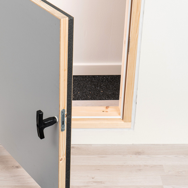 Kniestocktüren F 30, 11,5 cm Türrahmen aus Holz, Tür CPL Platte, U-Wert 0,96, weiß lasiert Deckenöffnung 80 x 56 cm