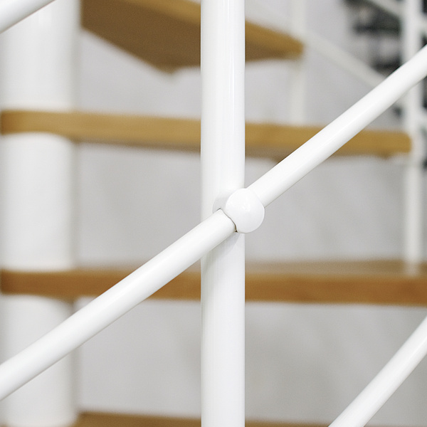 Spindeltreppe Oslo Ø120cm weiß Stufen Buche Leimholz 15 Stufen, Geschosshöhe 336-368cm Kunststoffstäbe