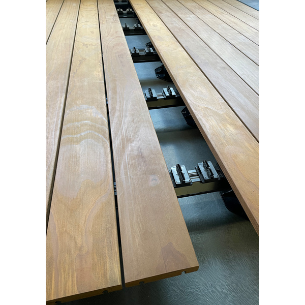 Terrassendiele Radiata Pine Kebony® einseitig glatt, unterseitige Nut, Clear QLICK - 23 x 118 mm