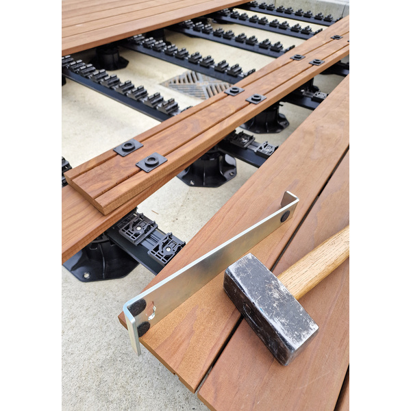 Terrassendiele Radiata Pine Kebony® einseitig glatt, unterseitige Nut, Clear QLICK - 23 x 118 mm