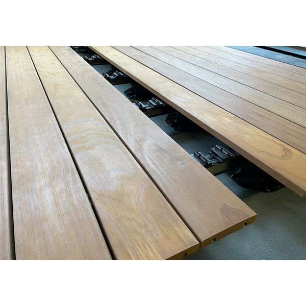 Terrassendiele Radiata Pine Kebony® einseitig glatt, unterseitige Nut, Clear QLICK - 23 x 118 mm