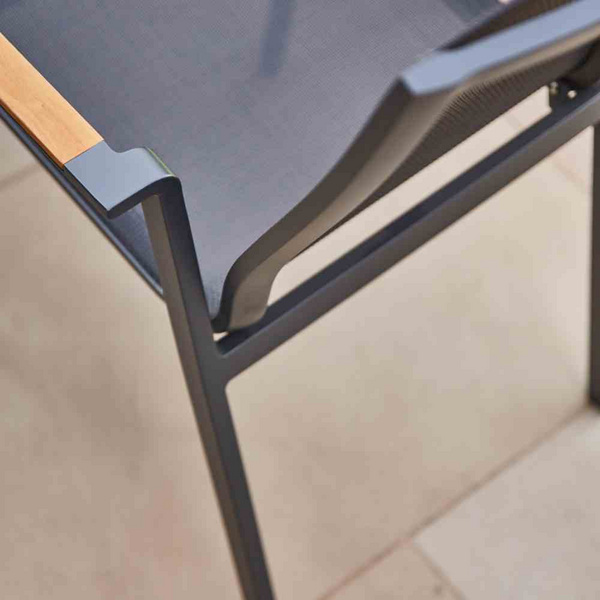 Rondo Stapelsessel Alu, matt-anthrazit, Armlehneninlay Teak