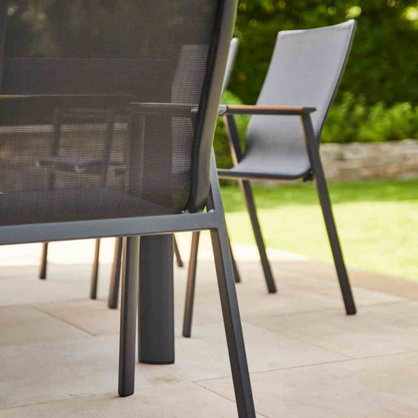 Rondo Stapelsessel Alu, matt-anthrazit, Armlehneninlay Teak