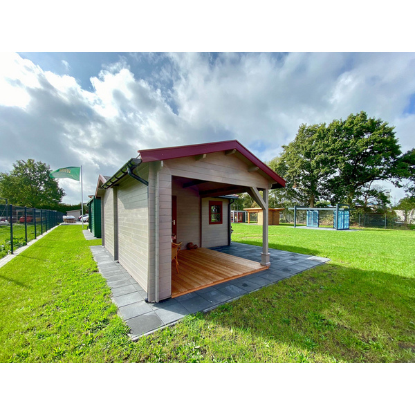 Blockhaus H28-3046+300FS-DT-ET-EF Skand. Fichte Satteldach, Stärke: 28mm, 300x460+300x300cm